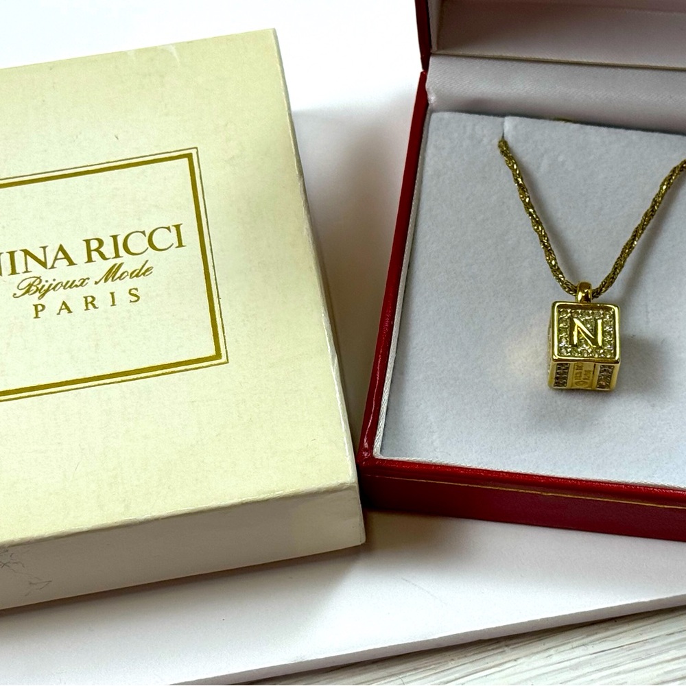 Nina Ricci Gold tone Pendant Necklace